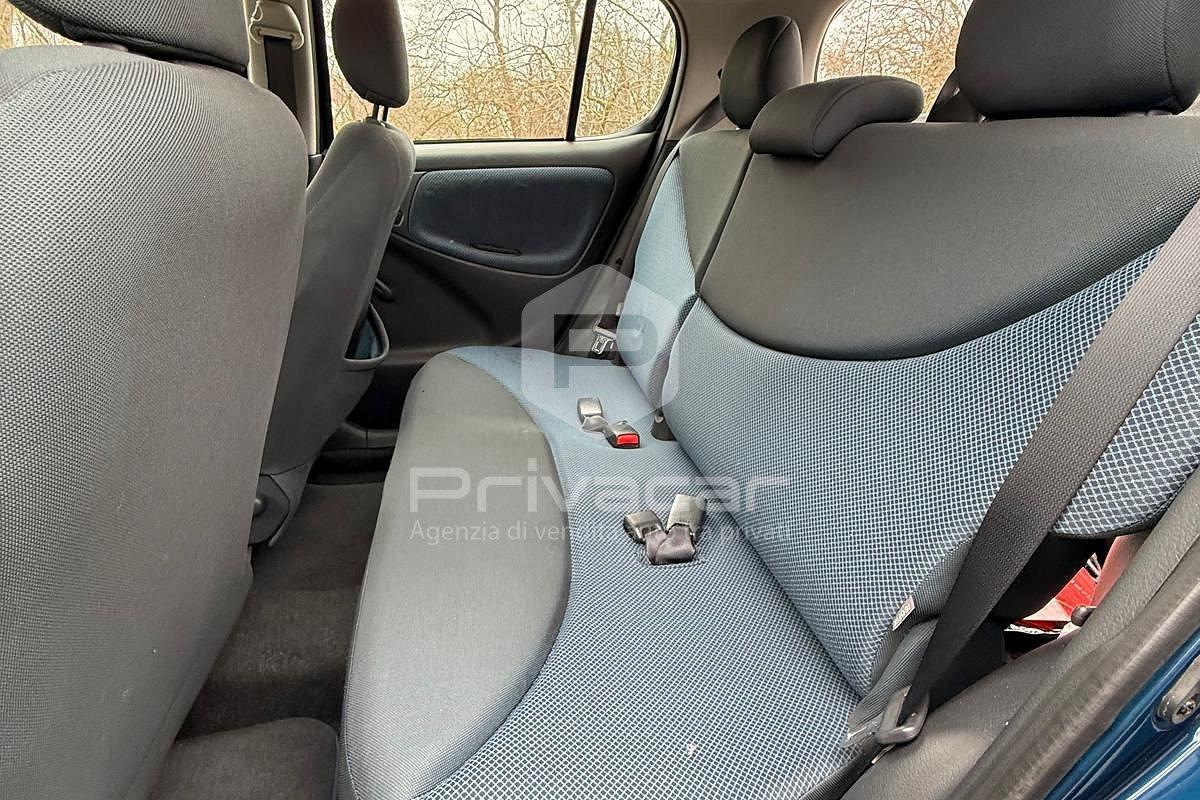 TOYOTA Yaris 1.0i 16V cat 5 porte Expo