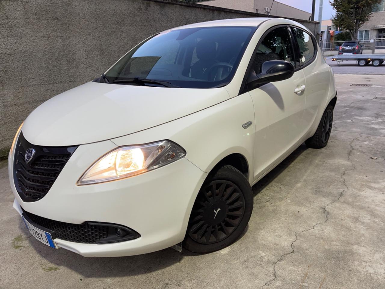 Lancia Ypsilon 1.2 benzina euro6b neopatentati