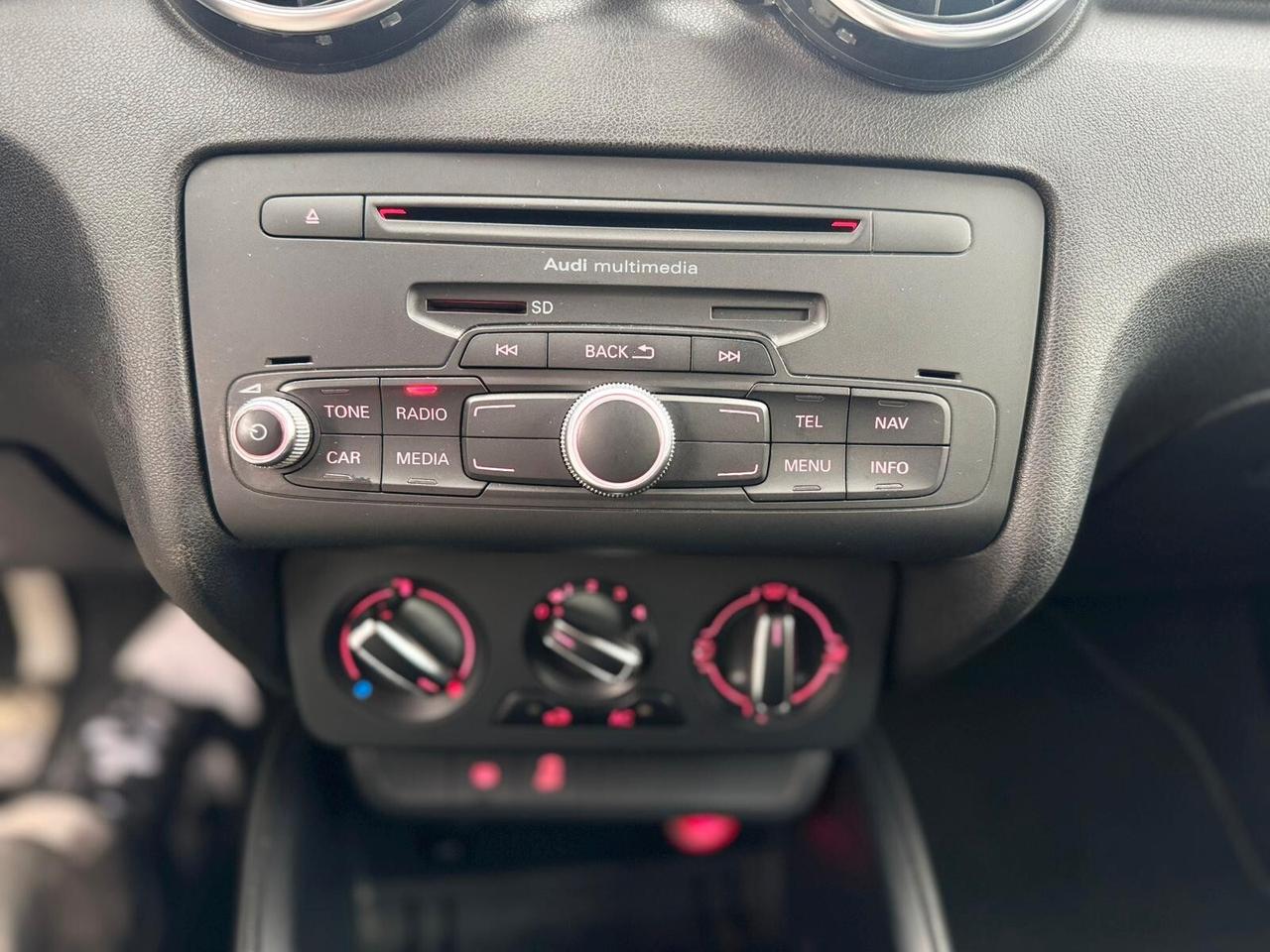 Audi A1 S-LINE 1.6 TDI 2011 NEOPATENTATI