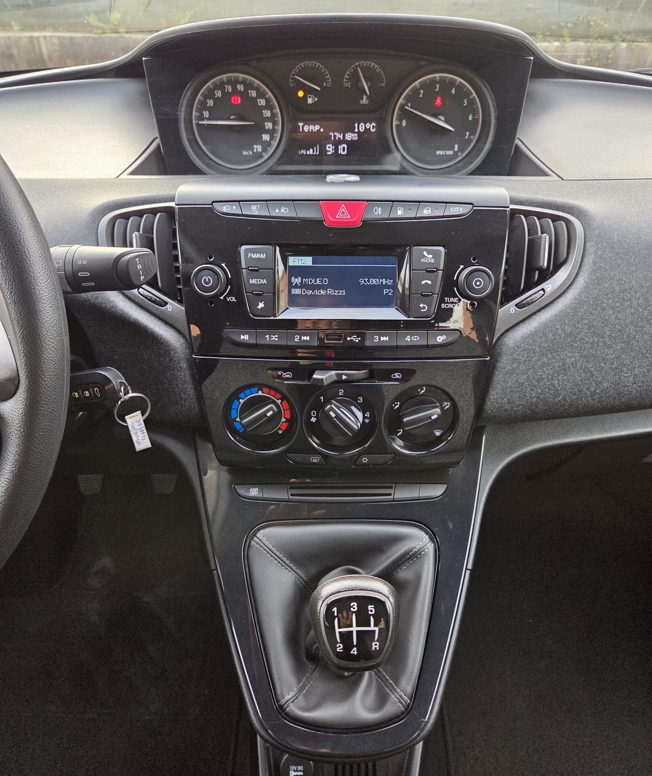 Lancia Ypsilon 1.2 69 CV 5 posti GPL Ecochic Elefantino Blu