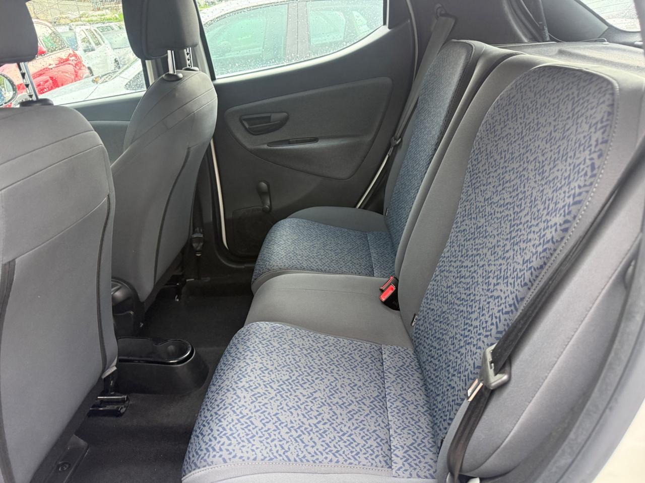 Lancia Ypsilon 1.0 FireFly 5 porte S&S Hybrid Ecochic Silver