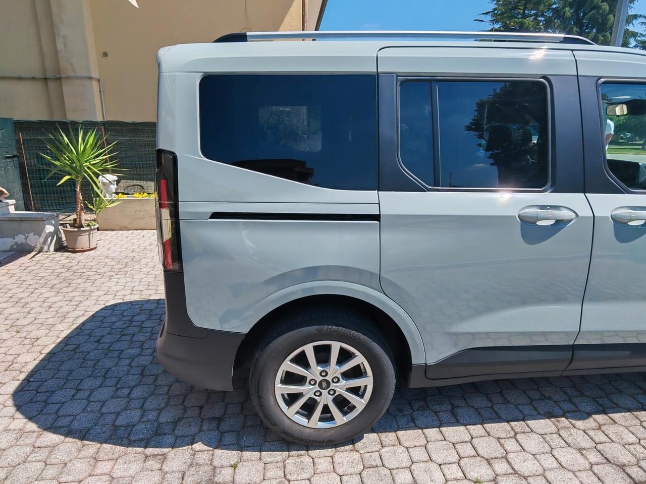 Ford Tourneo Courier 1.0 EcoBoost Powershift Titanium
