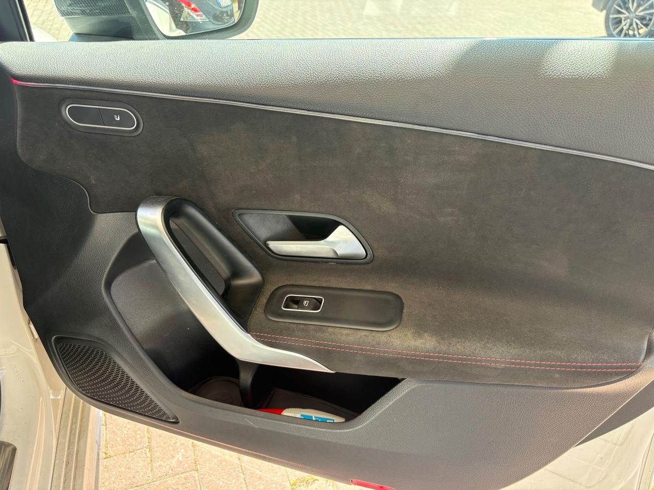 Mercedes-Benz A 200 AMG Line Premium Plus E #11037