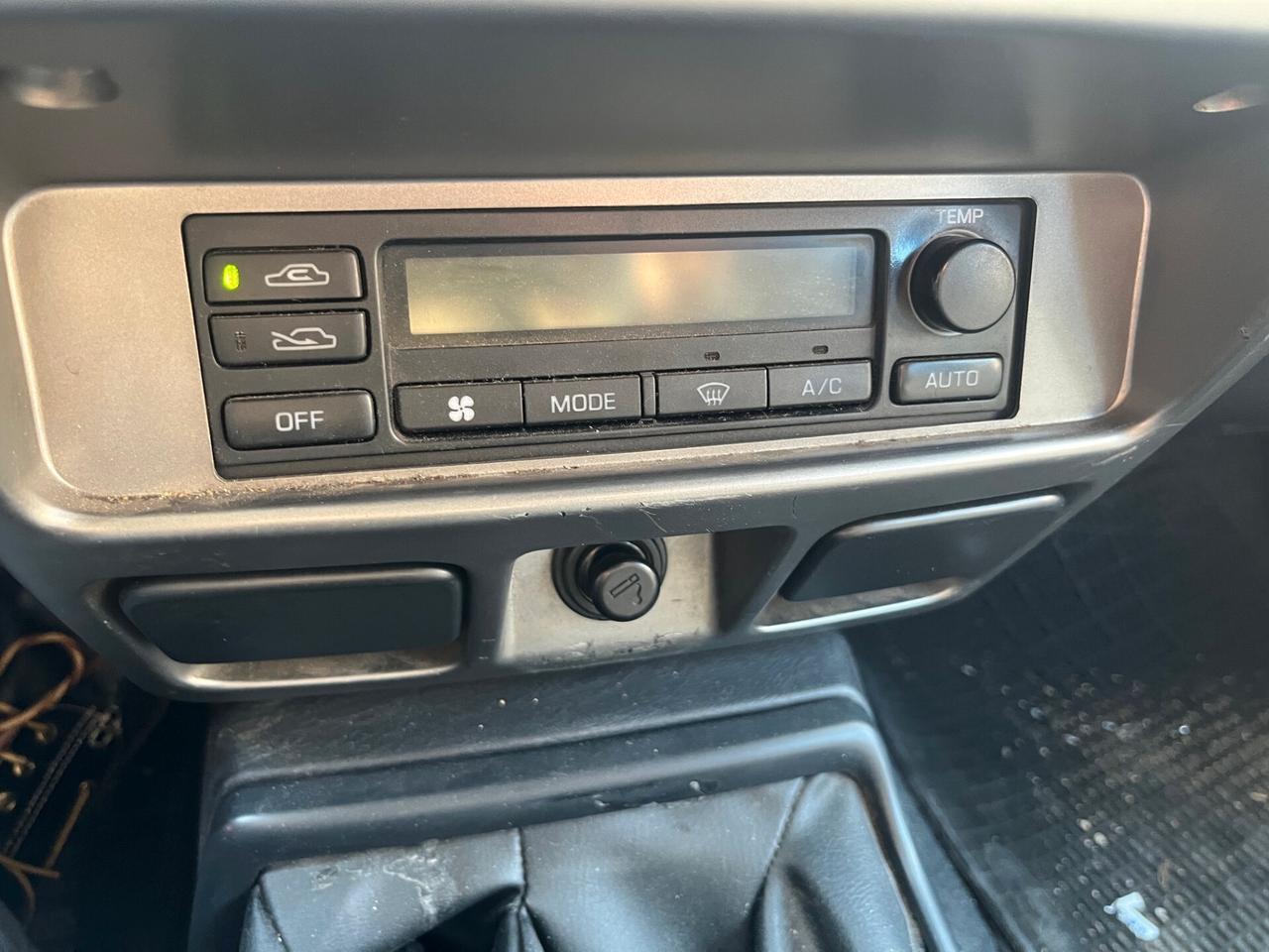 Nissan Navara 2.5D DOPPIA CABINA HARD TOP