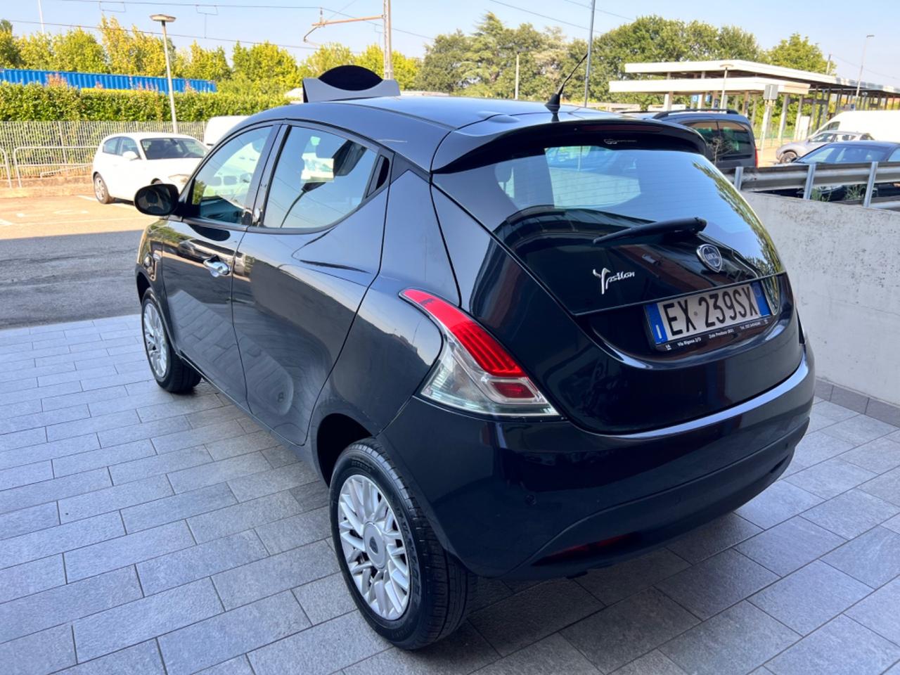 Lancia Ypsilon 0.9 TwinAir 85 CV 5 porte Metano Ecochic Gold