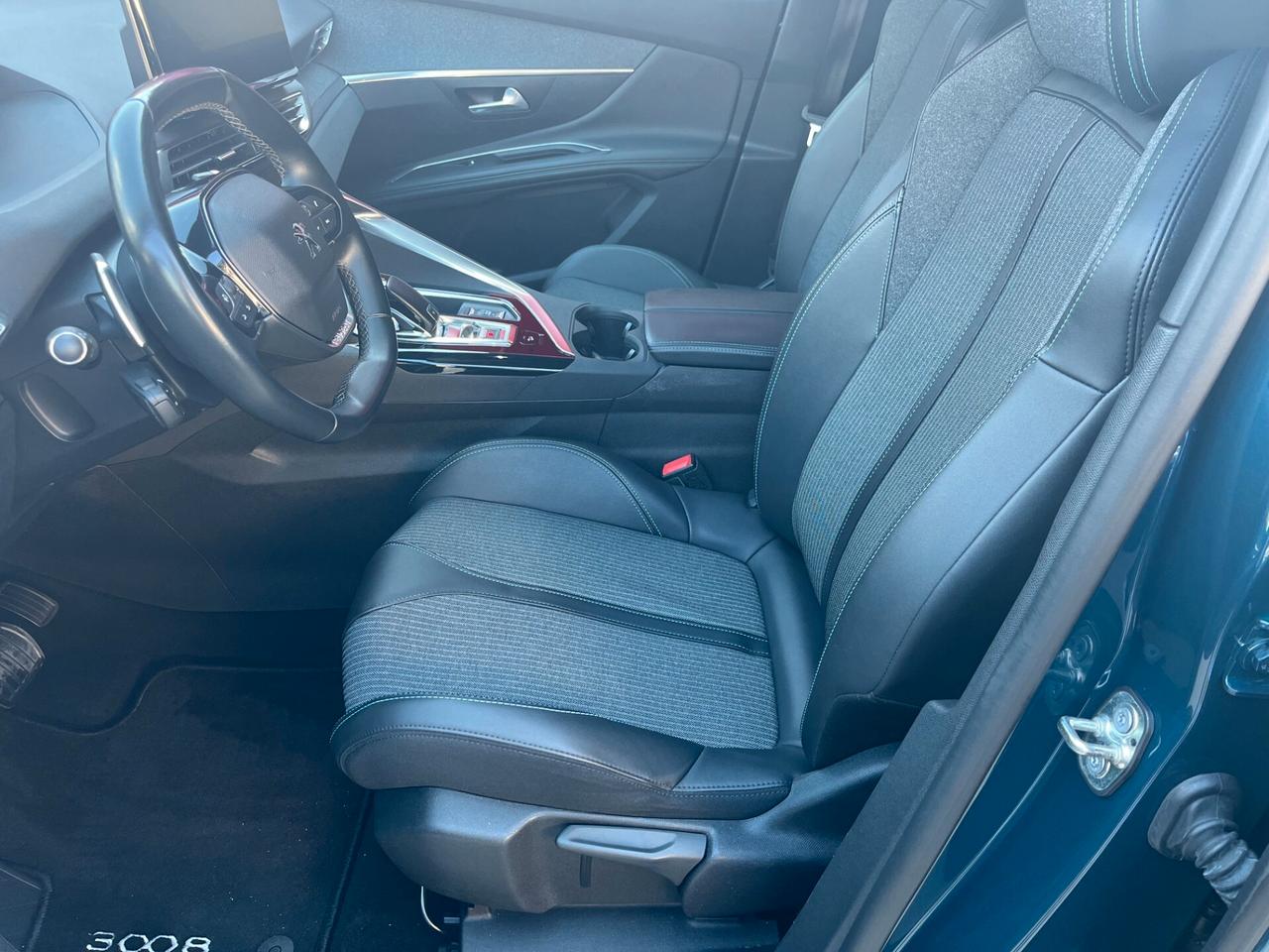 Peugeot 3008 1.5 bluehdi Allure Pack 130 cv