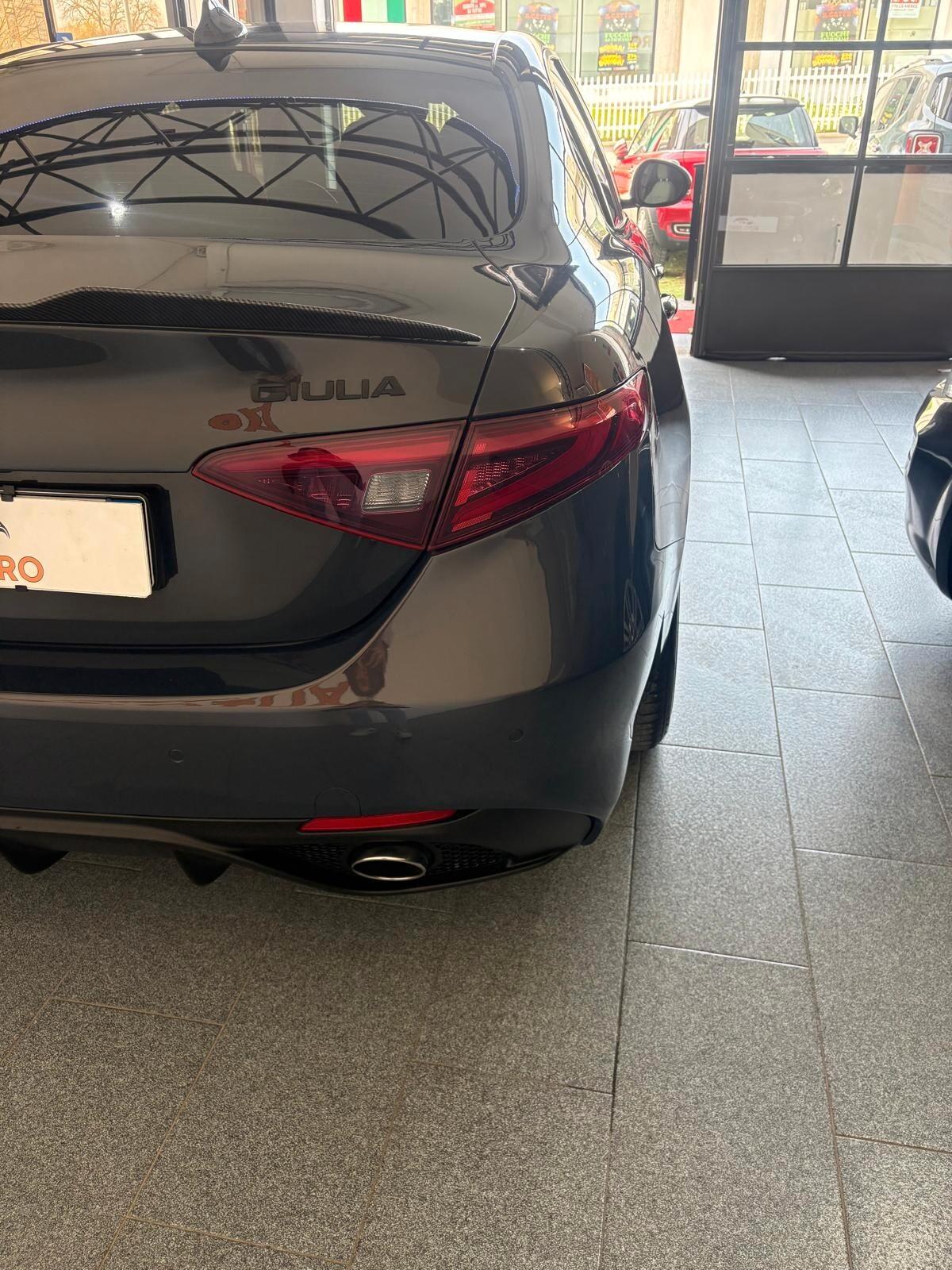 Alfa Romeo Giulia 2.2 Turbodiesel 210 CV AT8 AWD Q4 Veloce