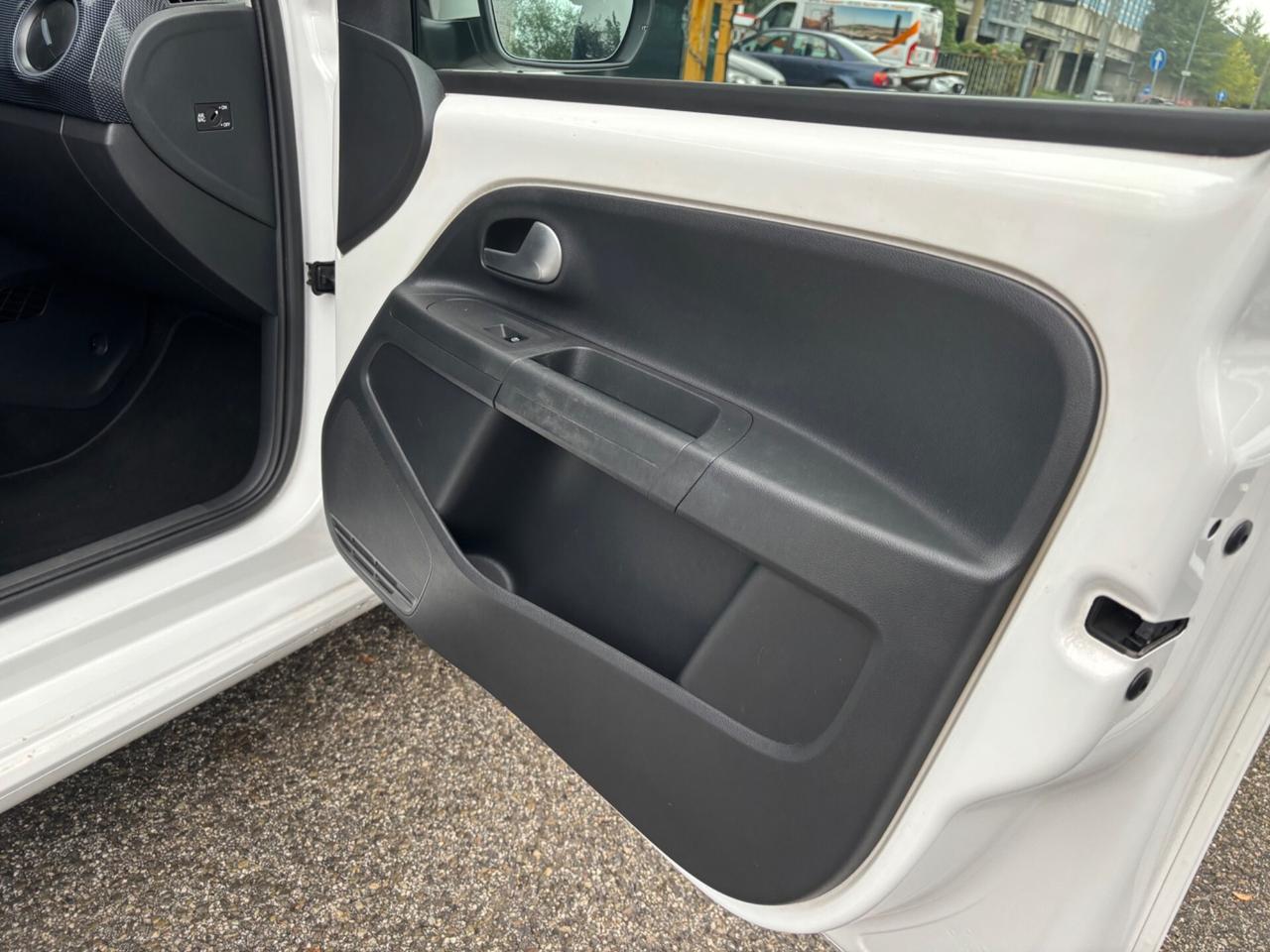 Volkswagen up! 1.0 75 CV 5p. Cambio automatico OK Neopatentati