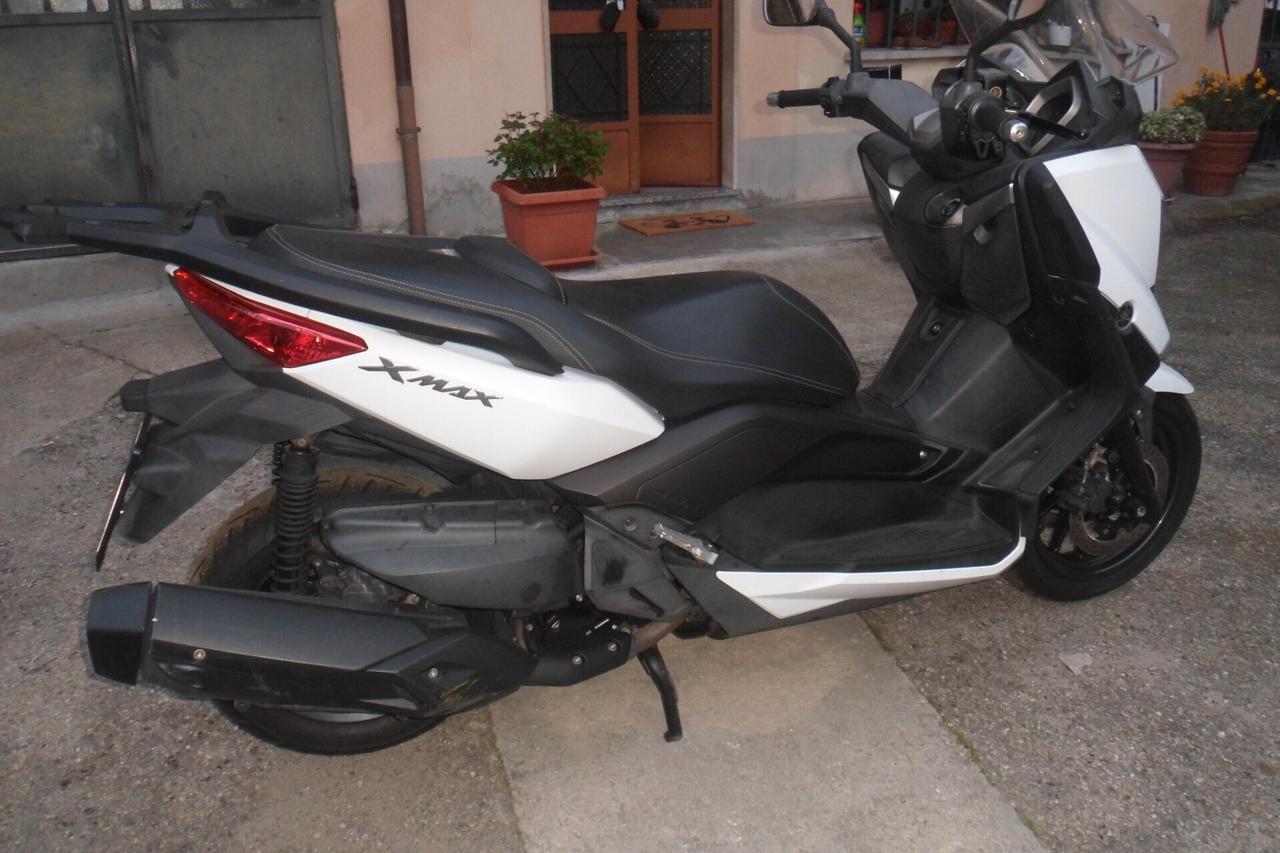 YAMAHA XMAX 400