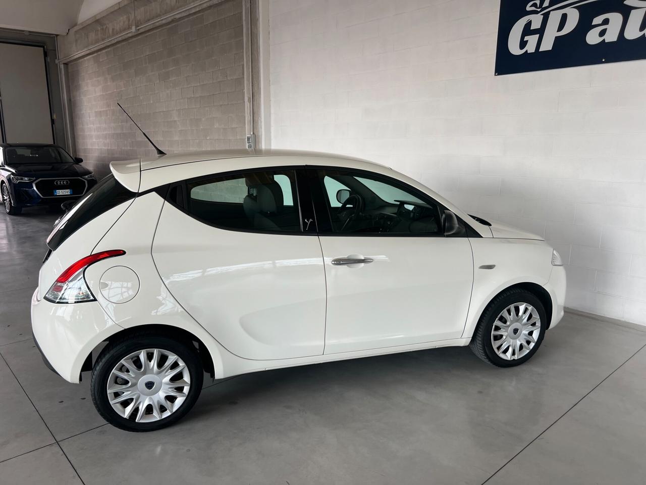 Lancia Ypsilon 1.2 69 CV 5 porte Gold KM 76.638 OK NEOPATENTATI