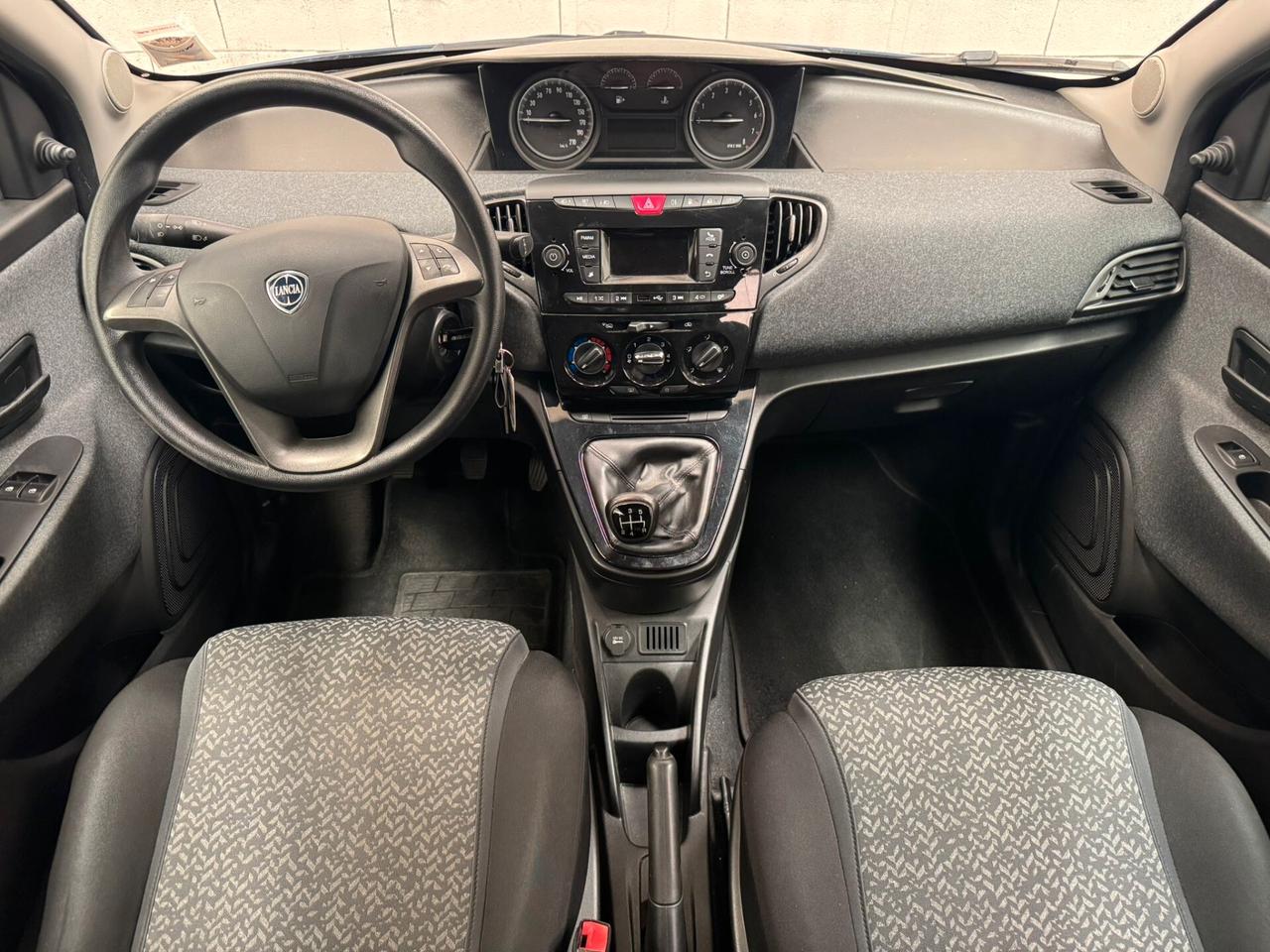 Lancia Ypsilon 5 porte GPL adatta neopatentati