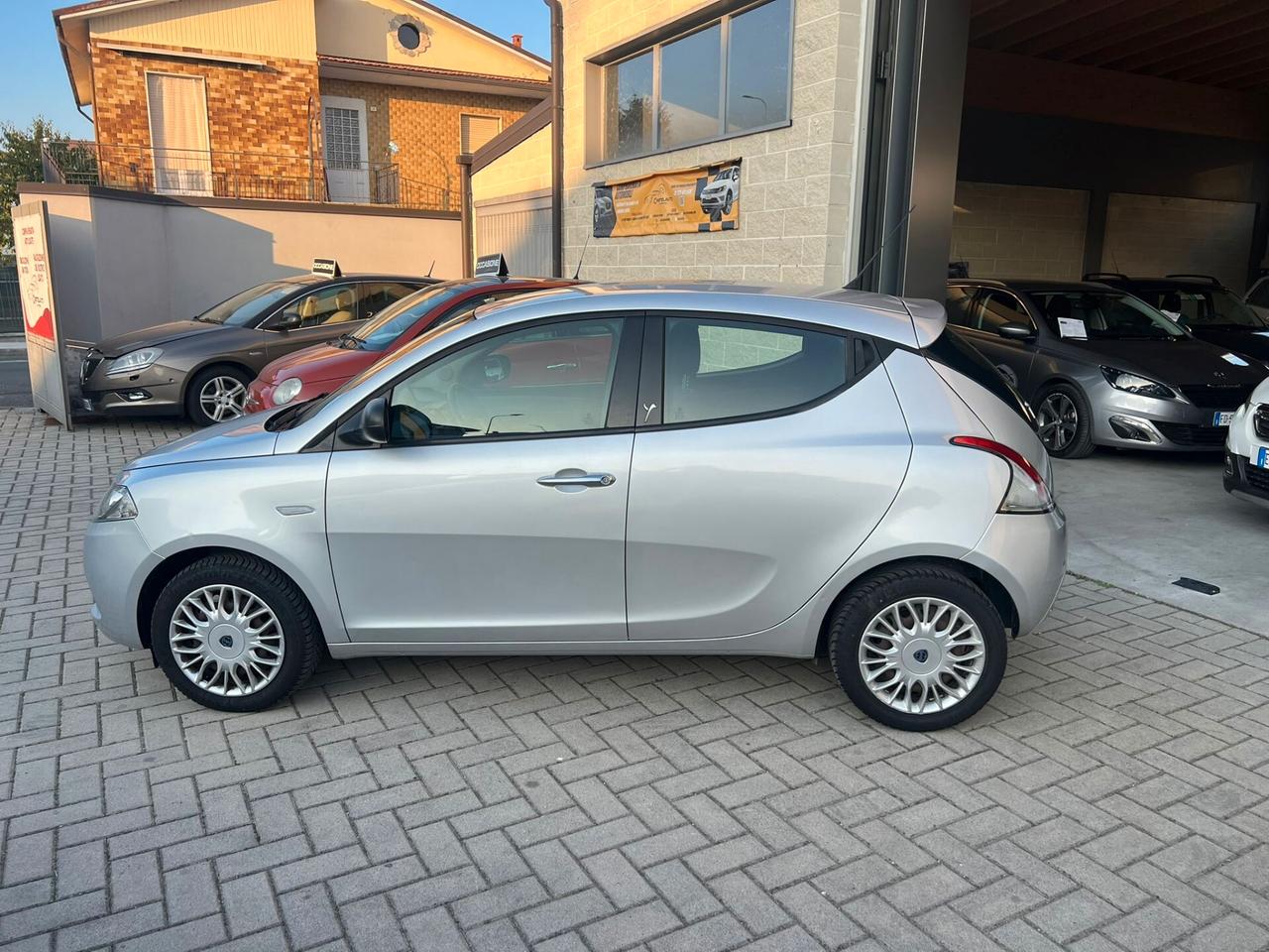Lancia Ypsilon 1.2 69 CV 5 porte Platinum