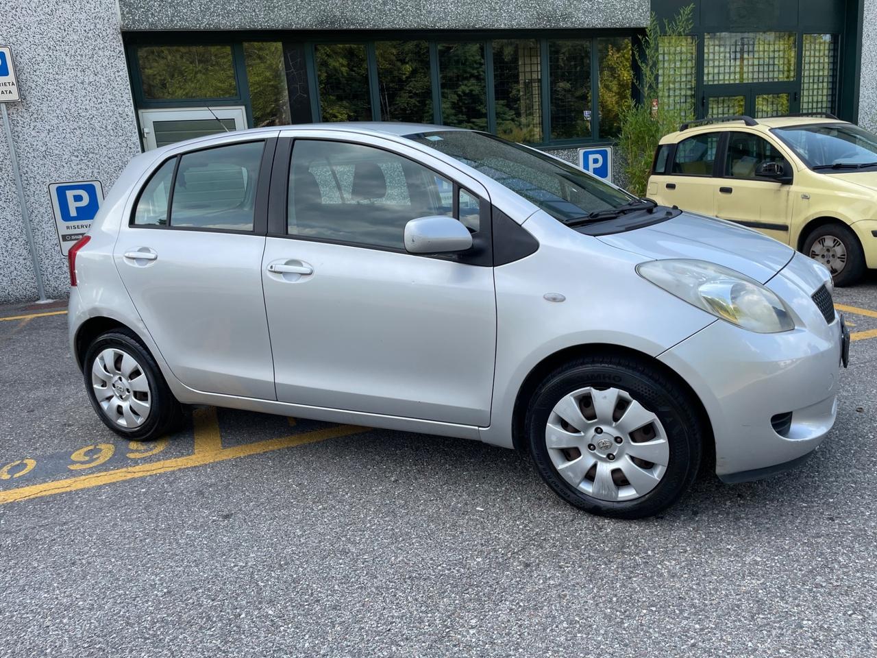 Toyota Yaris 1.0 5 porte Sol