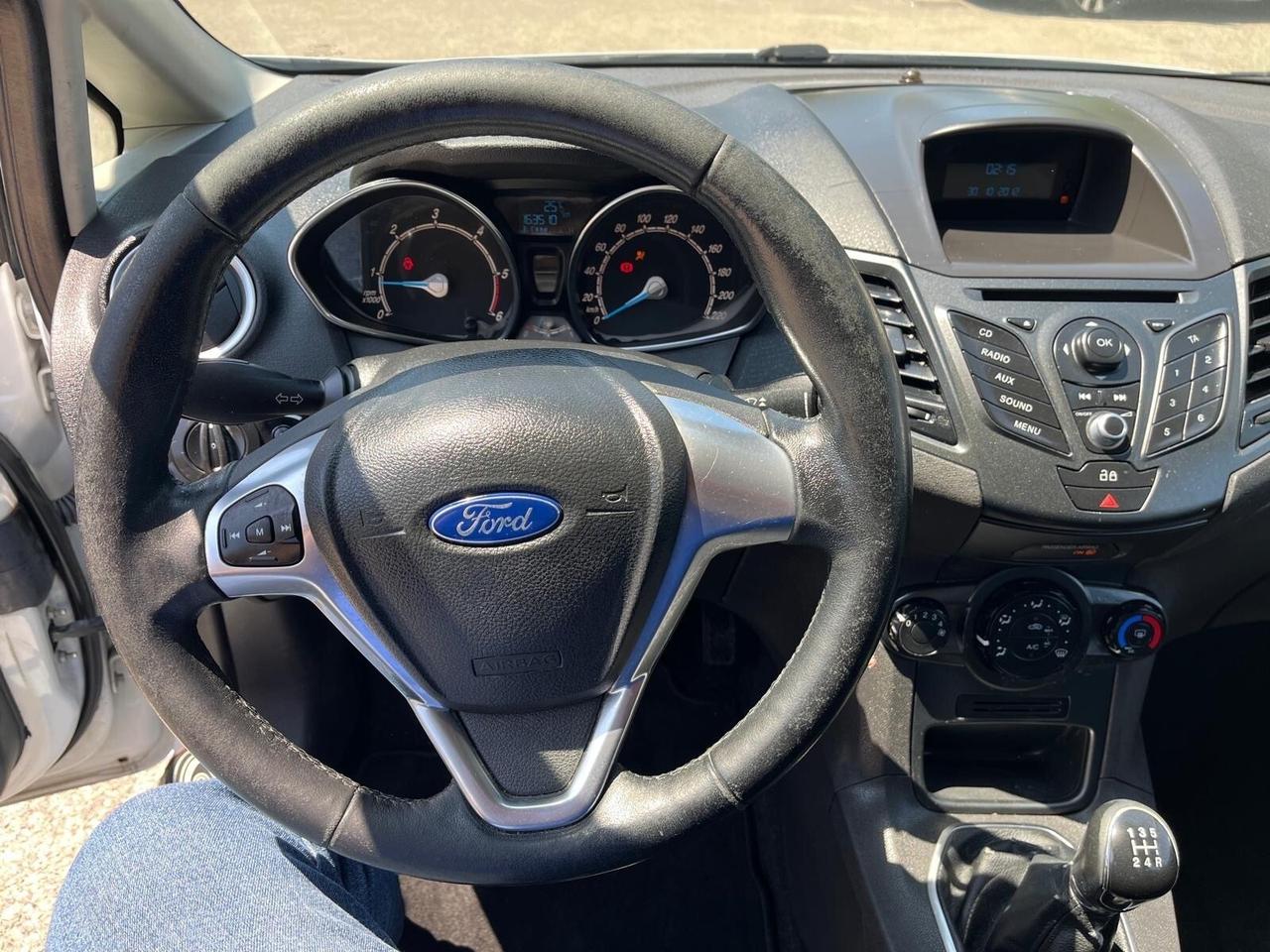 Ford fiesta 5P-1.5 tdci/75 cv-full-2013