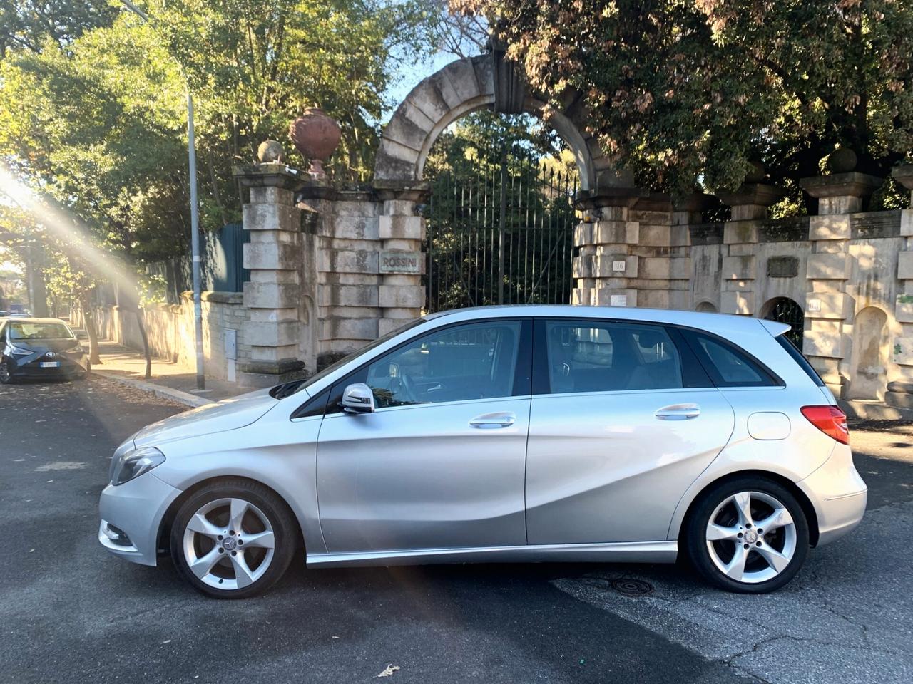 Mercedes-benz B 200 CDI Premium 2014 KM121000