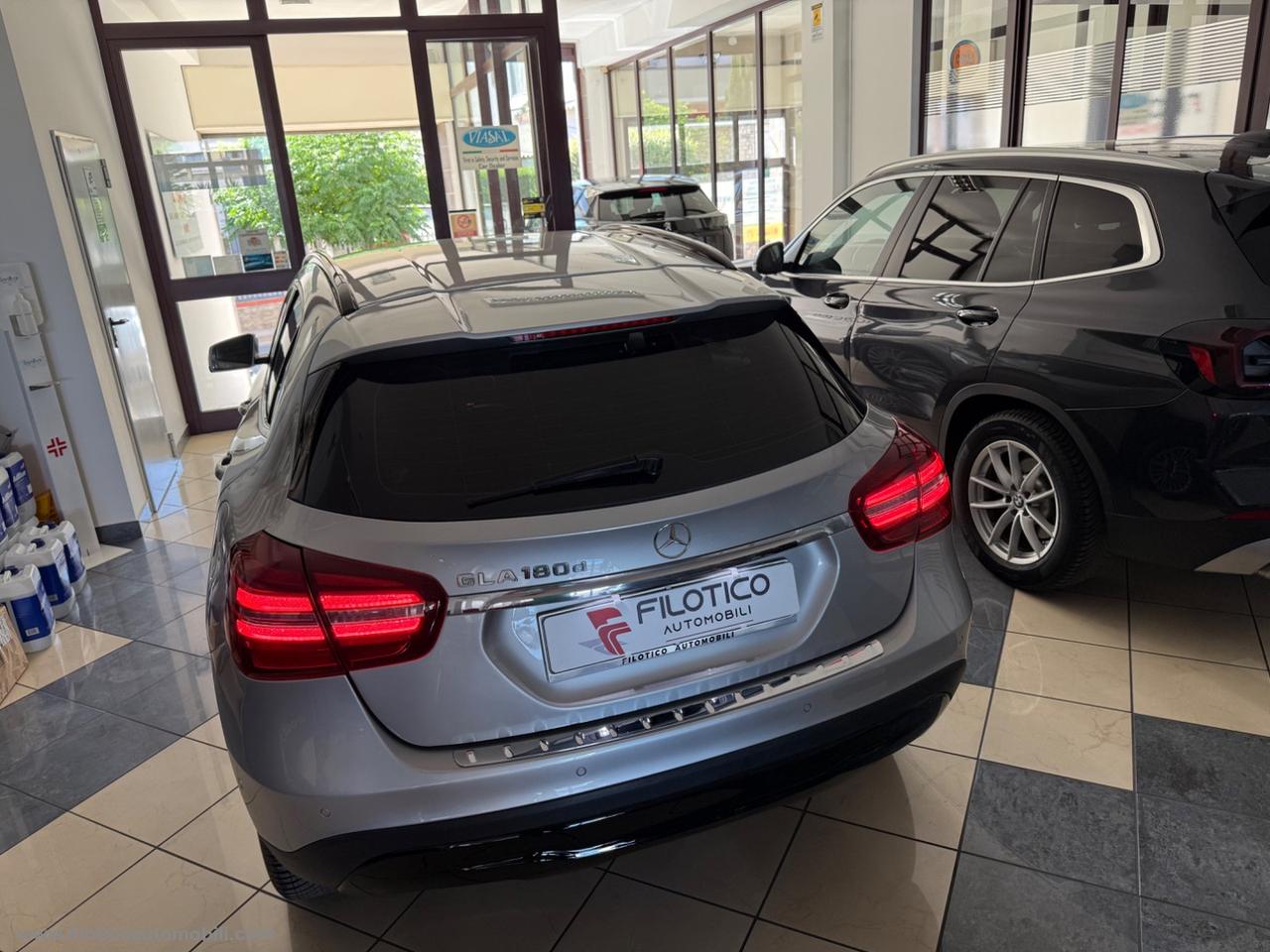 MERCEDES-BENZ GLA 180 d Automatic Business FARI LED - PACK SERIE SPECIALE