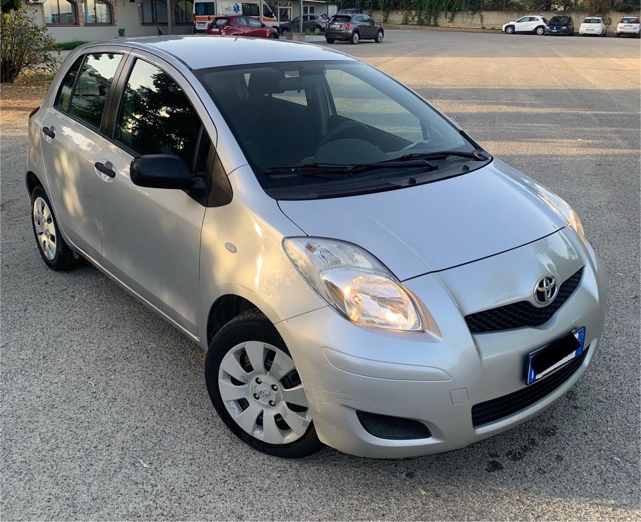 Toyota Yaris 1.0 5 porte Now 128000KM