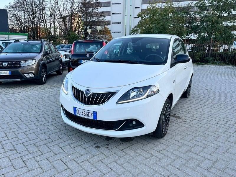 Lancia Ypsilon 1.0 FireFly 5 porte S&S Hybryd Gold