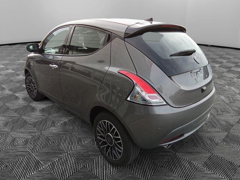 Lancia Ypsilon 1.0 FireFly 5 porte S&S Hybrid Platino