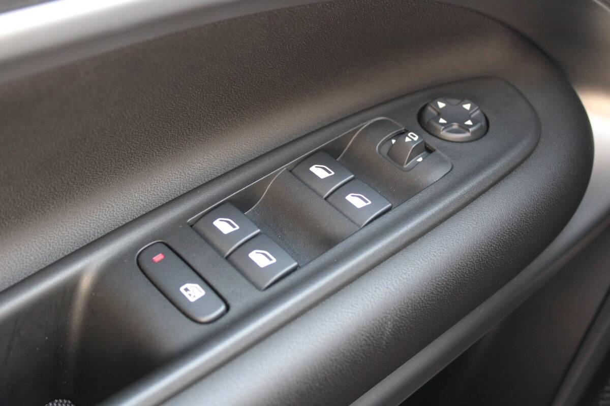 Jeep Avenger 1.2 t. Altitude fwd 100cv con CarPlay