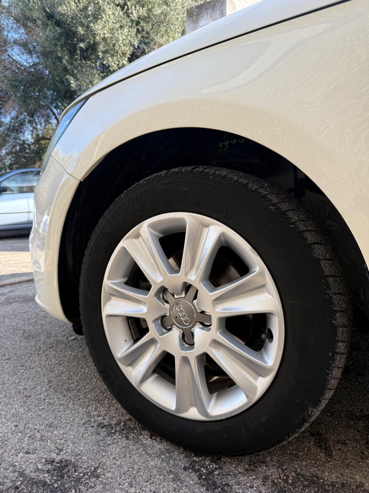 Audi A1 1.6 TDI,5 porte,LED diurni,Bluetooth,comandi al volante,ecc.