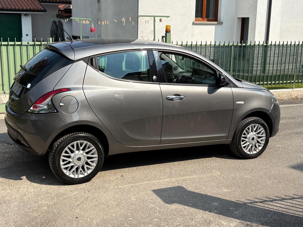 Lancia Ypsilon 0.9 TwinAir Metano Ecochic Gold 2013
