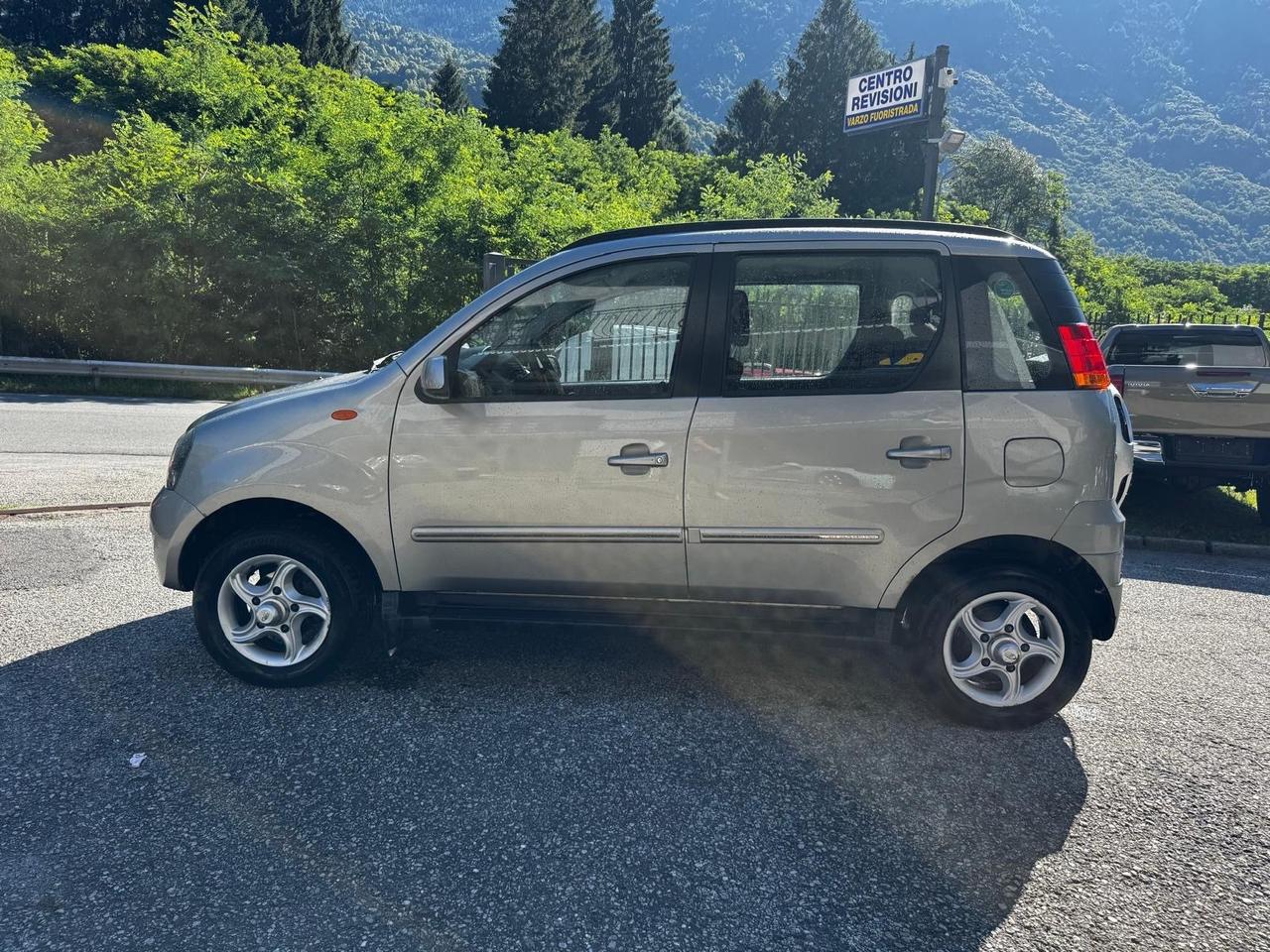 Mahindra Quanto C8 2.2 4WD N1
