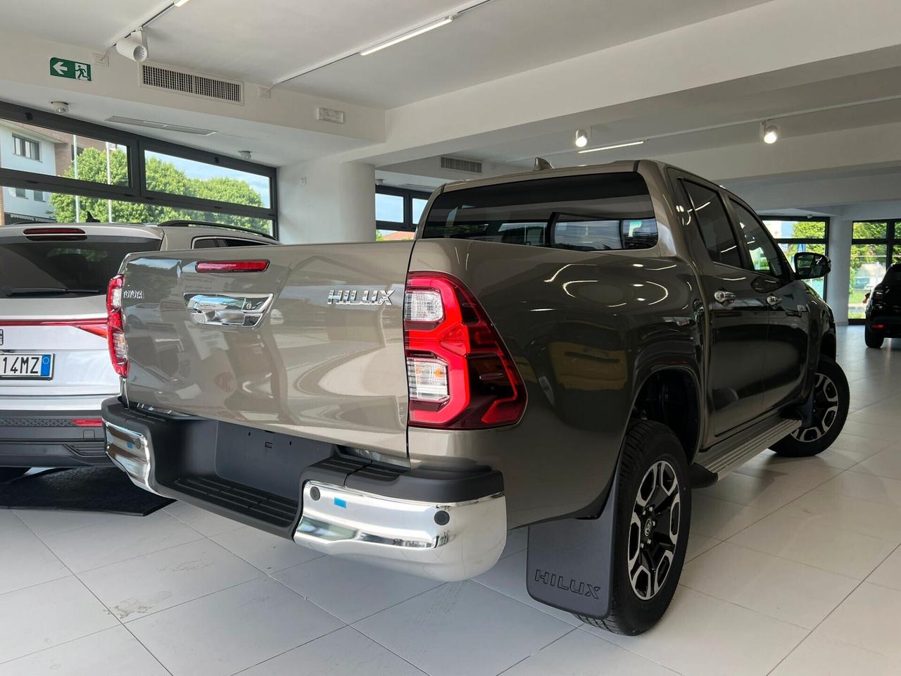 Toyota Hilux 2.8 D-4D A/T 4WD 48V 4 porte Double Cab Executive