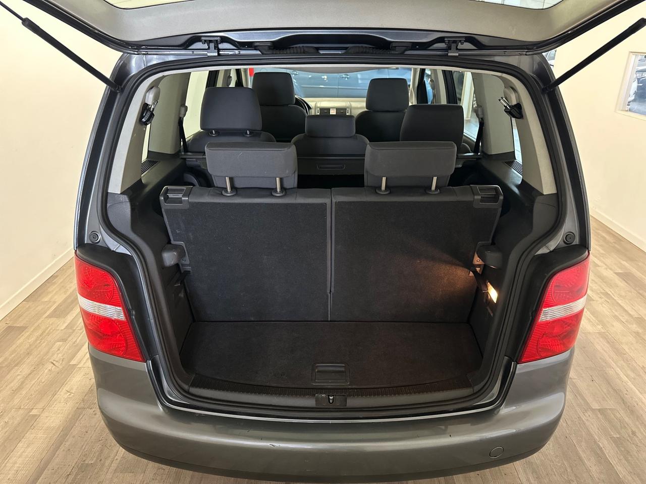 Volkswagen Touran 2.0 16V TDI Trendline 7 POSTI