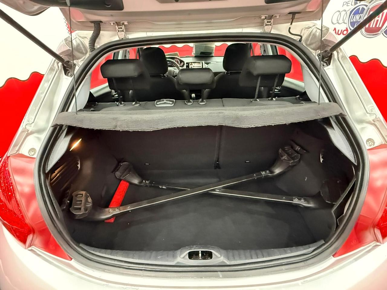 Peugeot 208 1.4 HDi 68cv Allure - 2013