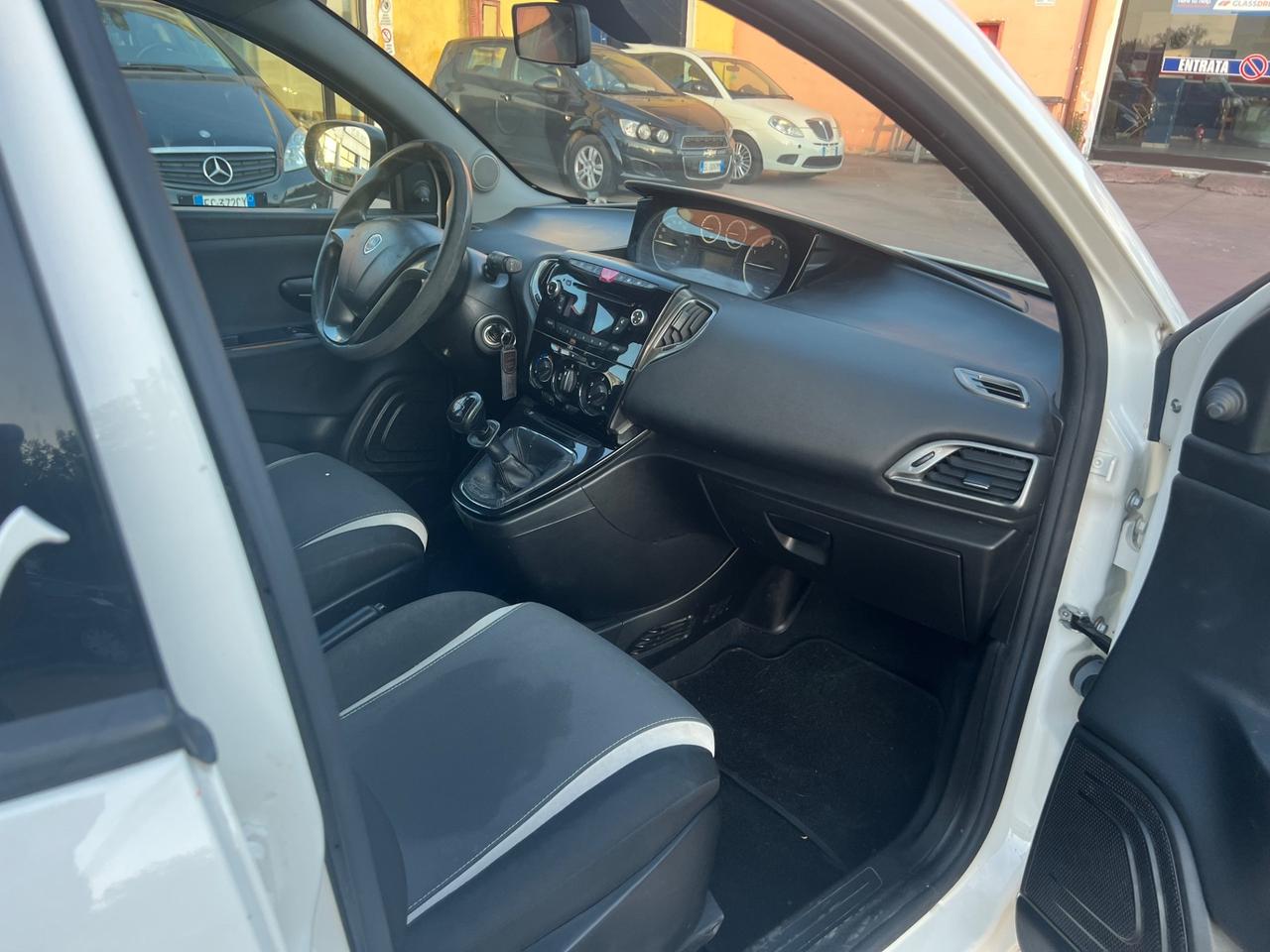 Lancia Ypsilon 1.2 69 CV 5 porte GPL Ecochic Platinum