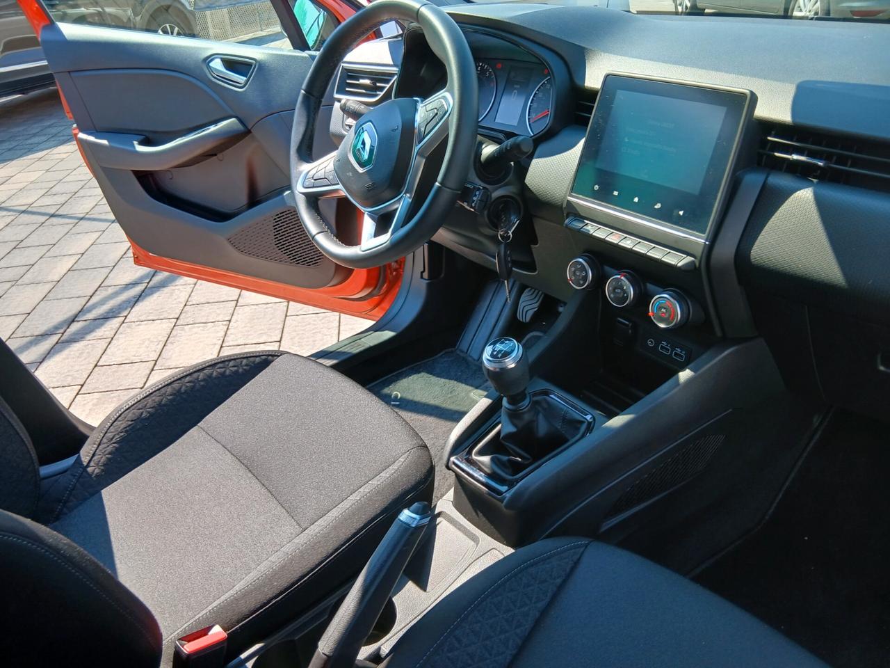 Renault Clio SCe 65 CV 5 porte Equilibre neopatentati a € 199 mese