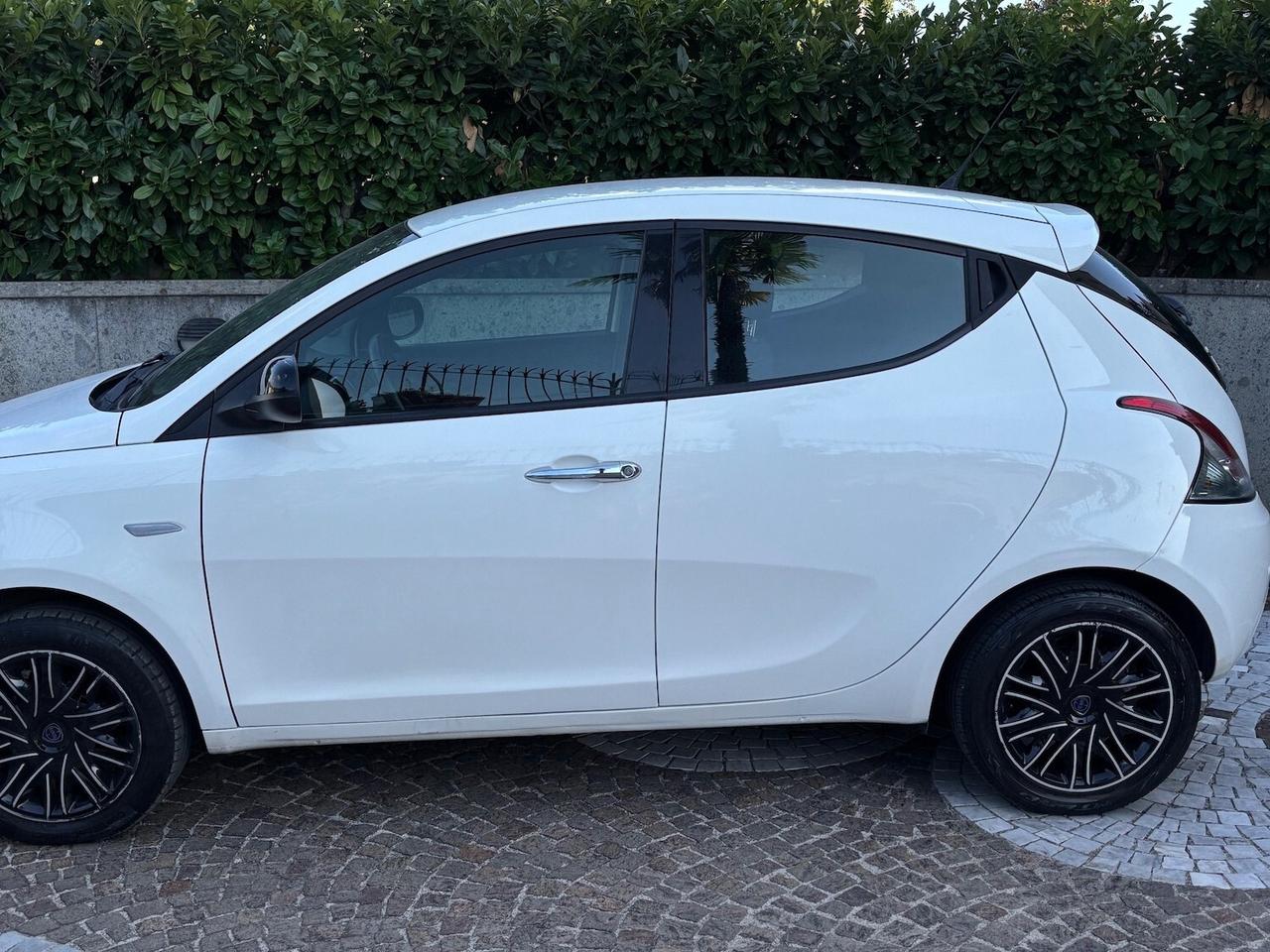 Lancia Ypsilon 1.2 69 CV 5 porte S&S Gold