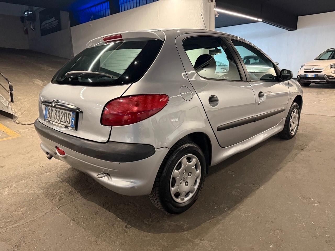 Peugeot 206 1.1 3p. XT