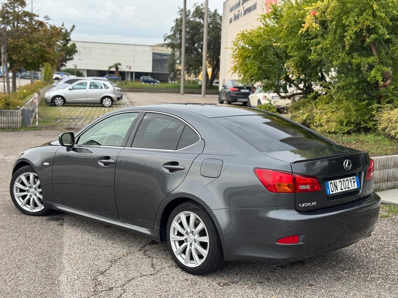 Lexus IS 220d 2.2 16V Luxury