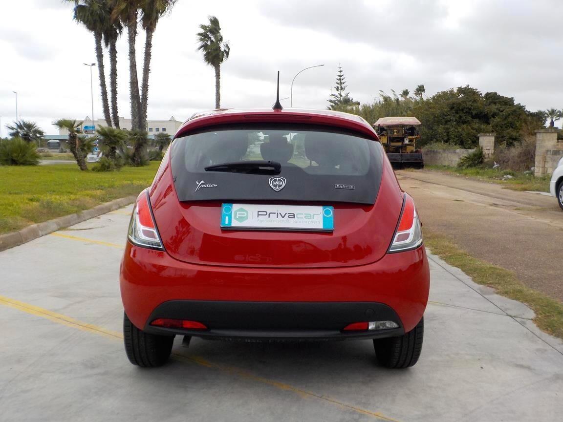 Lancia Ypsilon 1.0 FireFly 5 porte S&S Hybrid Ecochic Silver