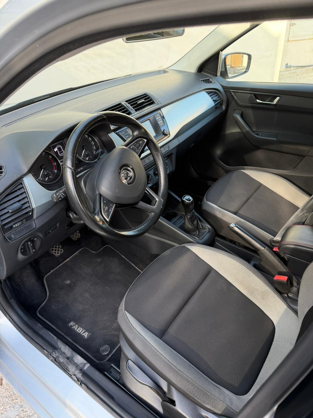 Skoda Fabia 1.0 TSI Color Argento