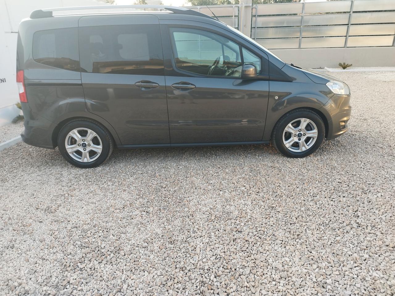 Ford Tourneo Courier Tourneo Courier 1.5 TDCI 95 CV Titanium