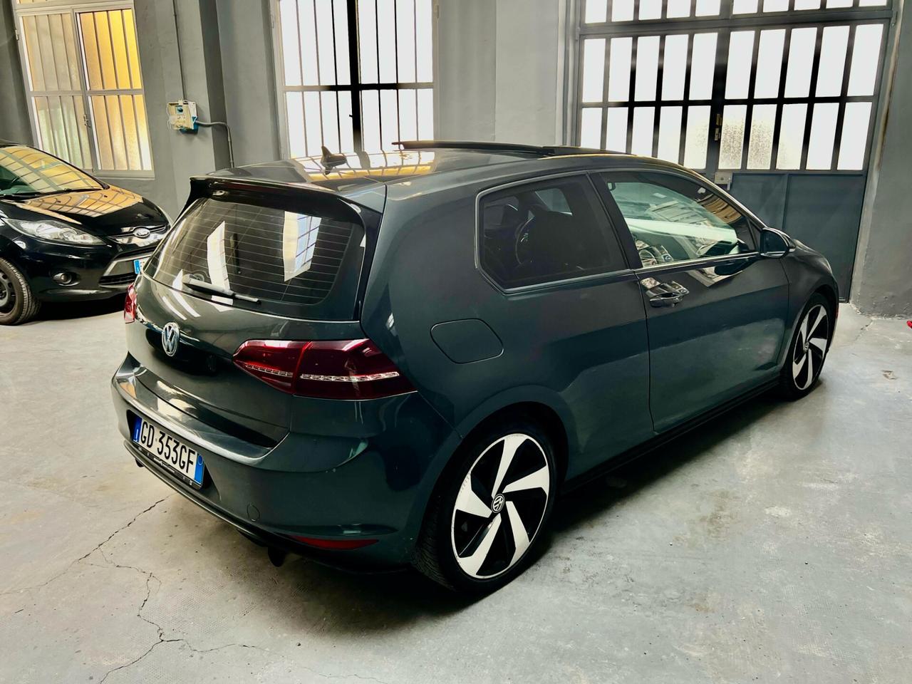 Volkswagen Golf GTI Golf GTI Performance 2.0 TSI 3p. fender edition
