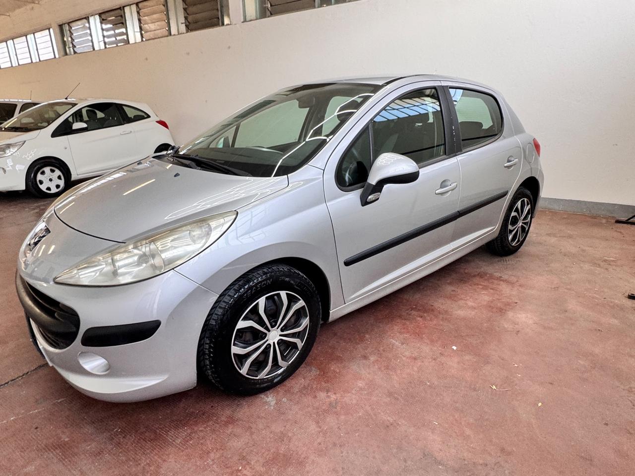 Peugeot 207 1.4 8V 75CV 5p. Neopatentati