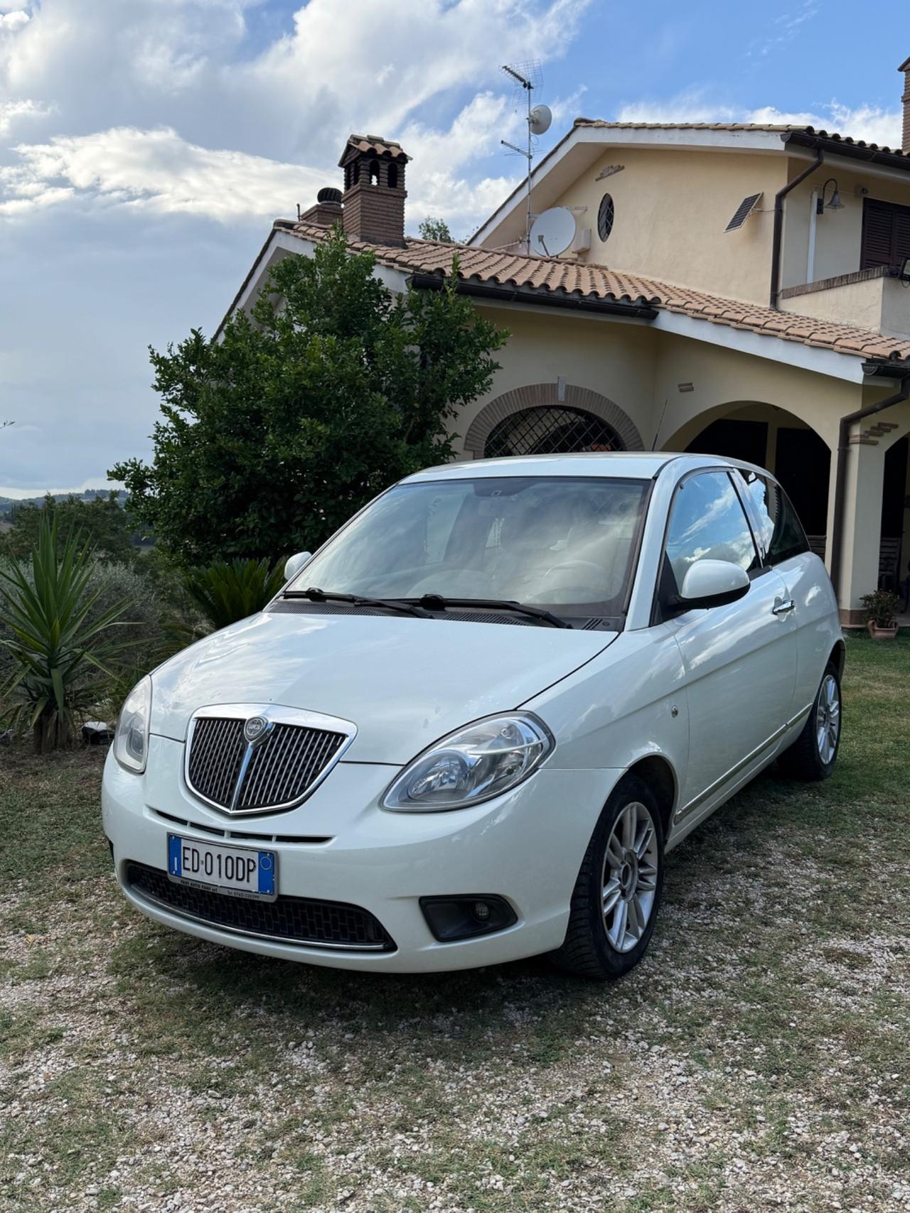 Lancia Ypsilon 1.2 69 CV Diva euro 5