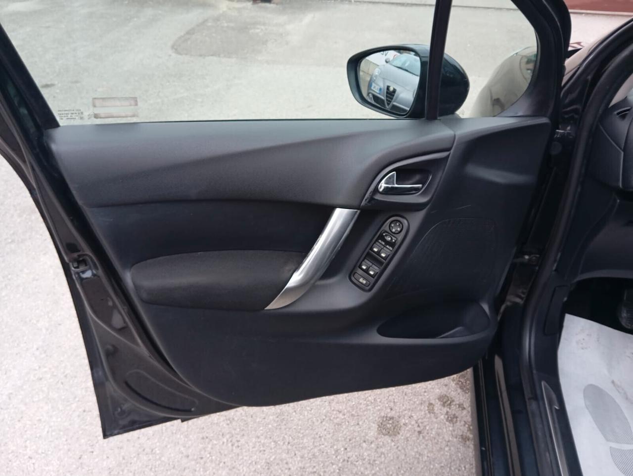 C3 1.6 e-HDi 110 airdream Exclusive