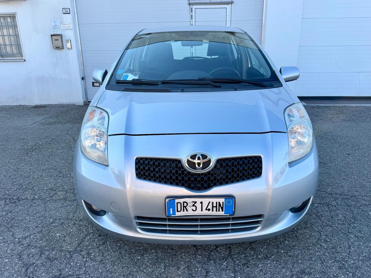 Toyota Yaris 1.3benz 2008 156.000km per neopatentati