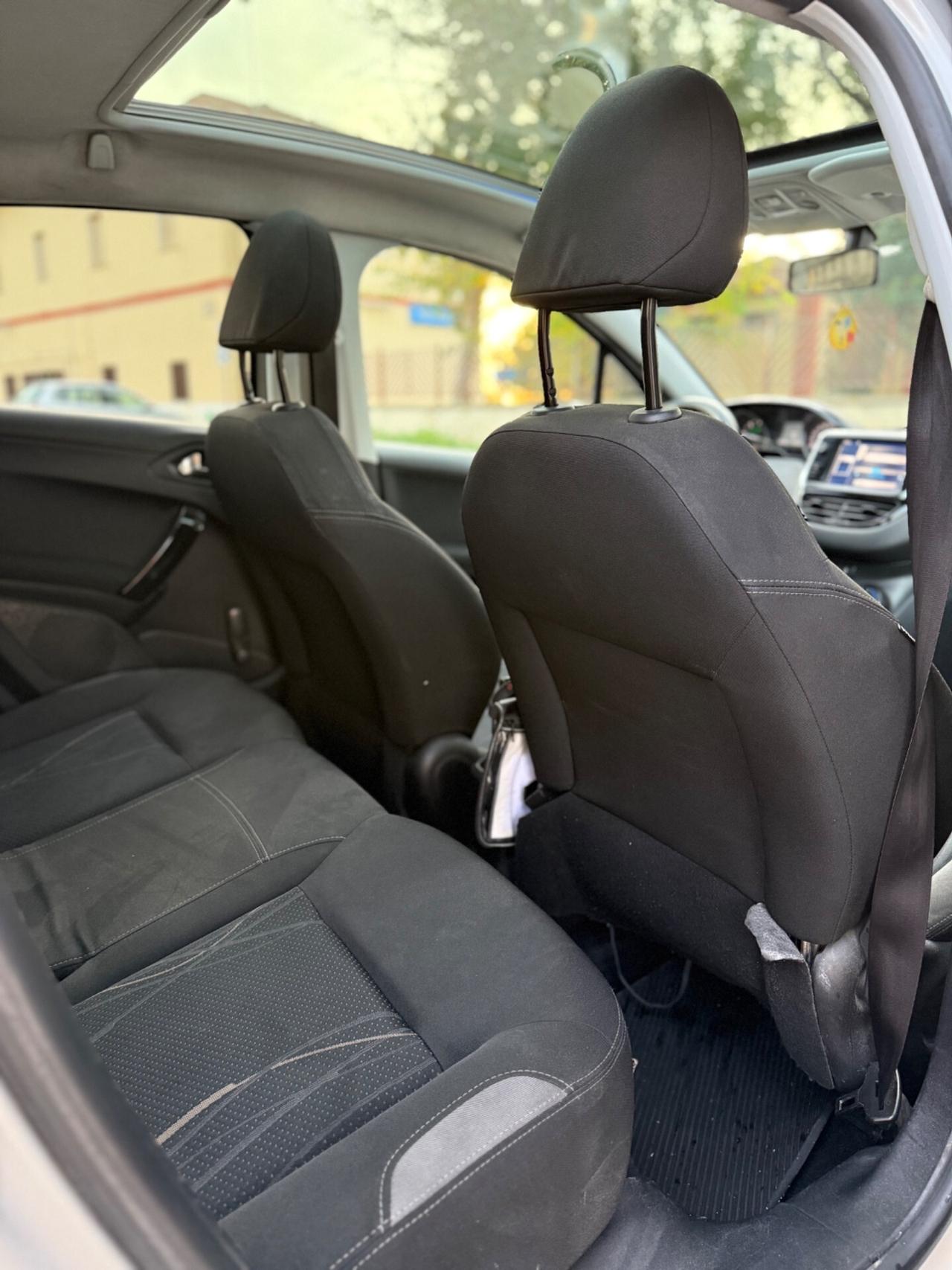 Peugeot 208 1.4 HDi 68 CV 5 porte Mix