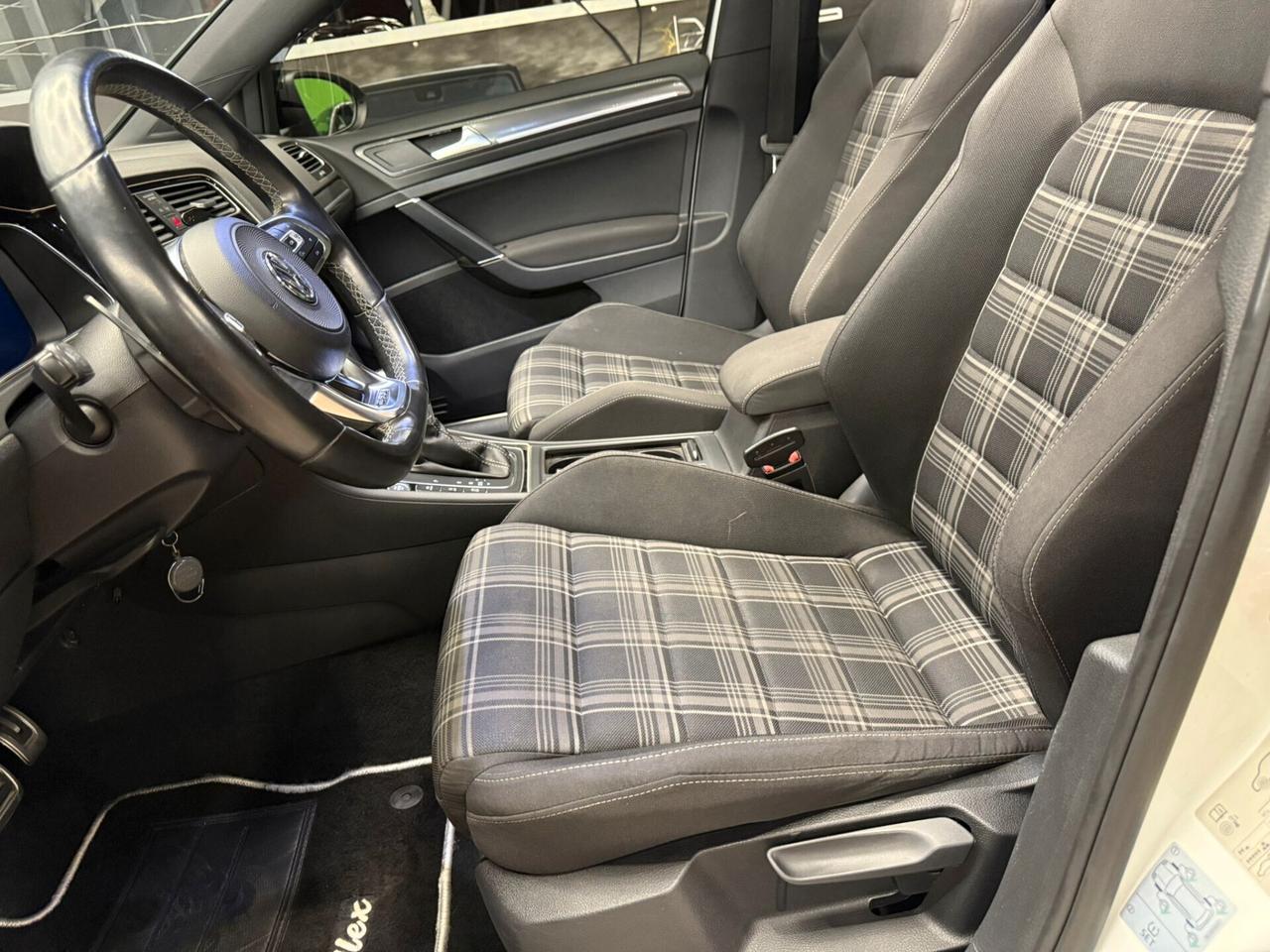 Volkswagen Golf 2.0 GTD TDI DSG CON TETTO 5p. Highline BlueMotion Technology