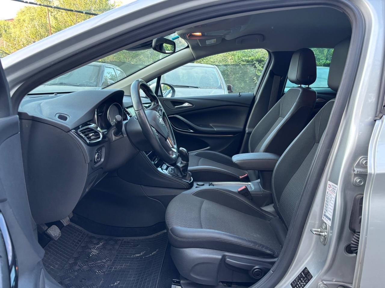 Opel Astra 1.6 CDTi 110CV 5 porte Innovation OK NEOPATENTATI