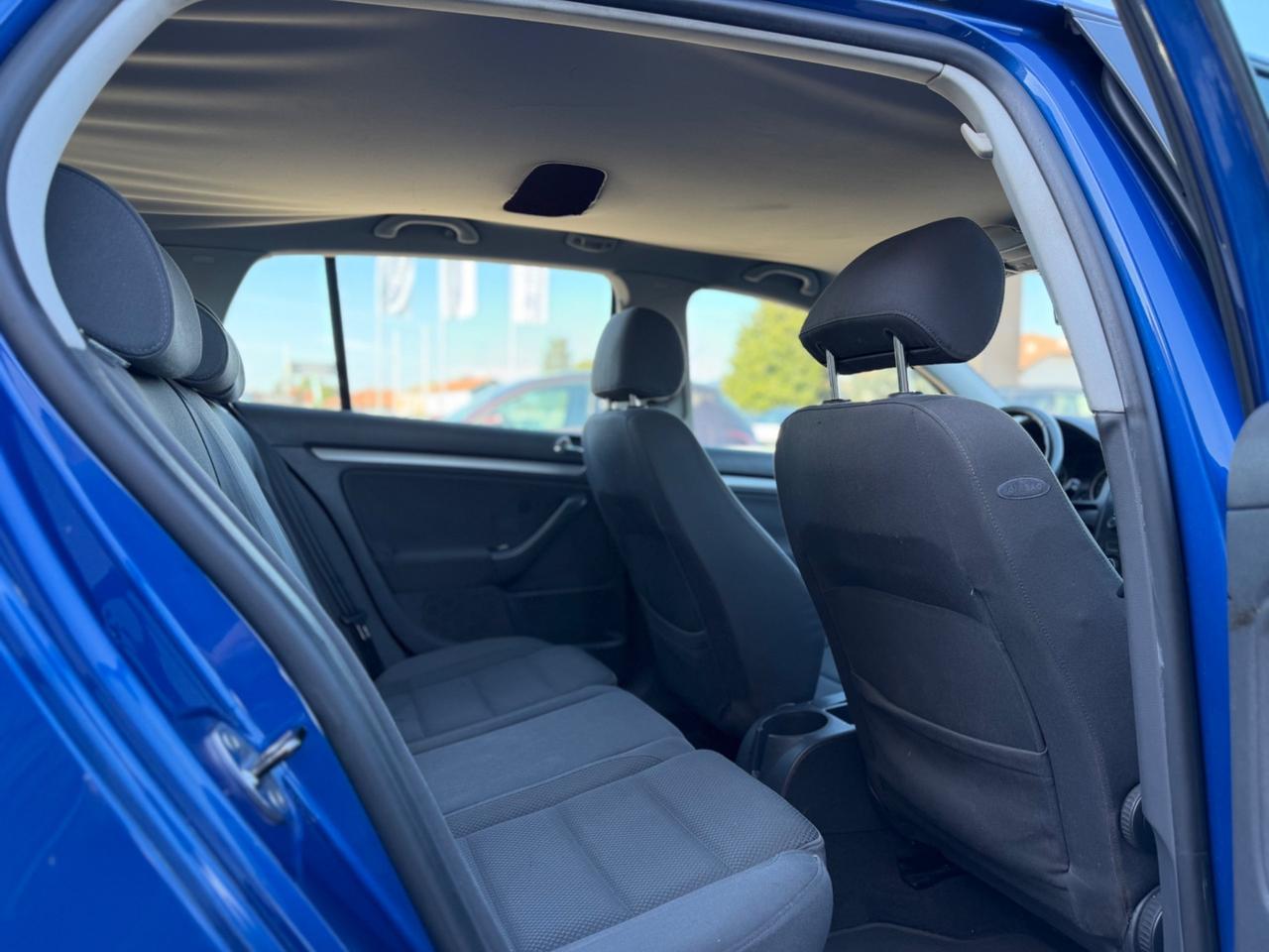 Volkswagen Golf 1.6 16V FSI 5p. Sportline