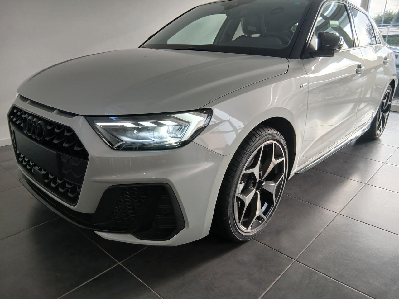 Audi A1 SPB 30 TFSI S tronic Identity Black NUOVA tua per € 312 mese
