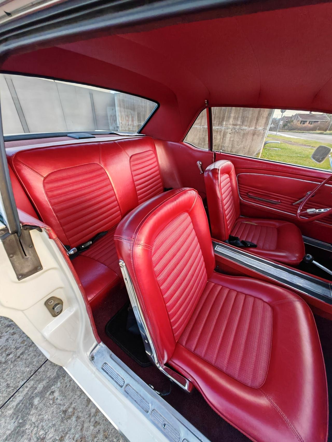 Ford MUSTANG coupè (RESTAURO TOTALE)