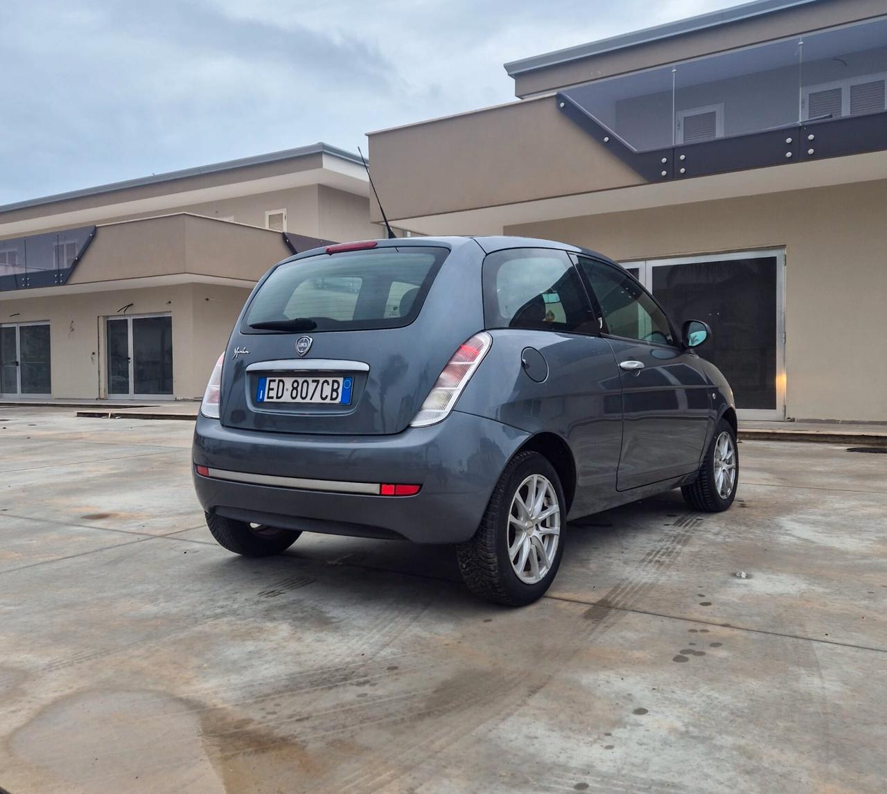 Lancia Ypsilon 1.3 MJT 75 CV Platino
